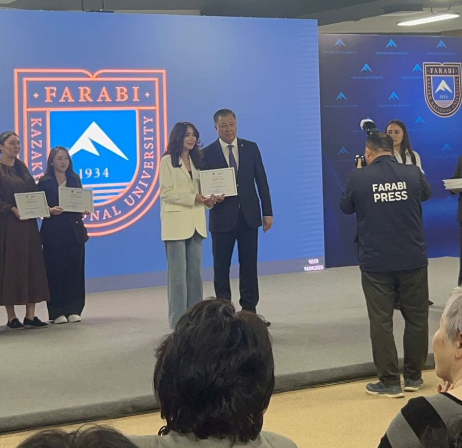 ҚазҰУ студенті Есімбек Мөлдір: "Al-Farabi Hub-тағы марапат кеші шабыт берді"